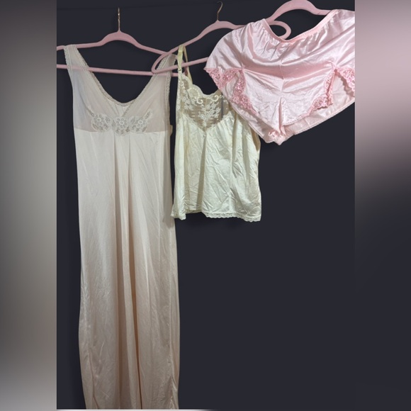 Huge vintage and antique lingerie collection - Picture 5 of 9